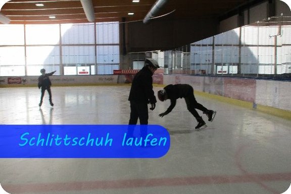 Die sechsten Klassen im Eisstadion Schwenningen